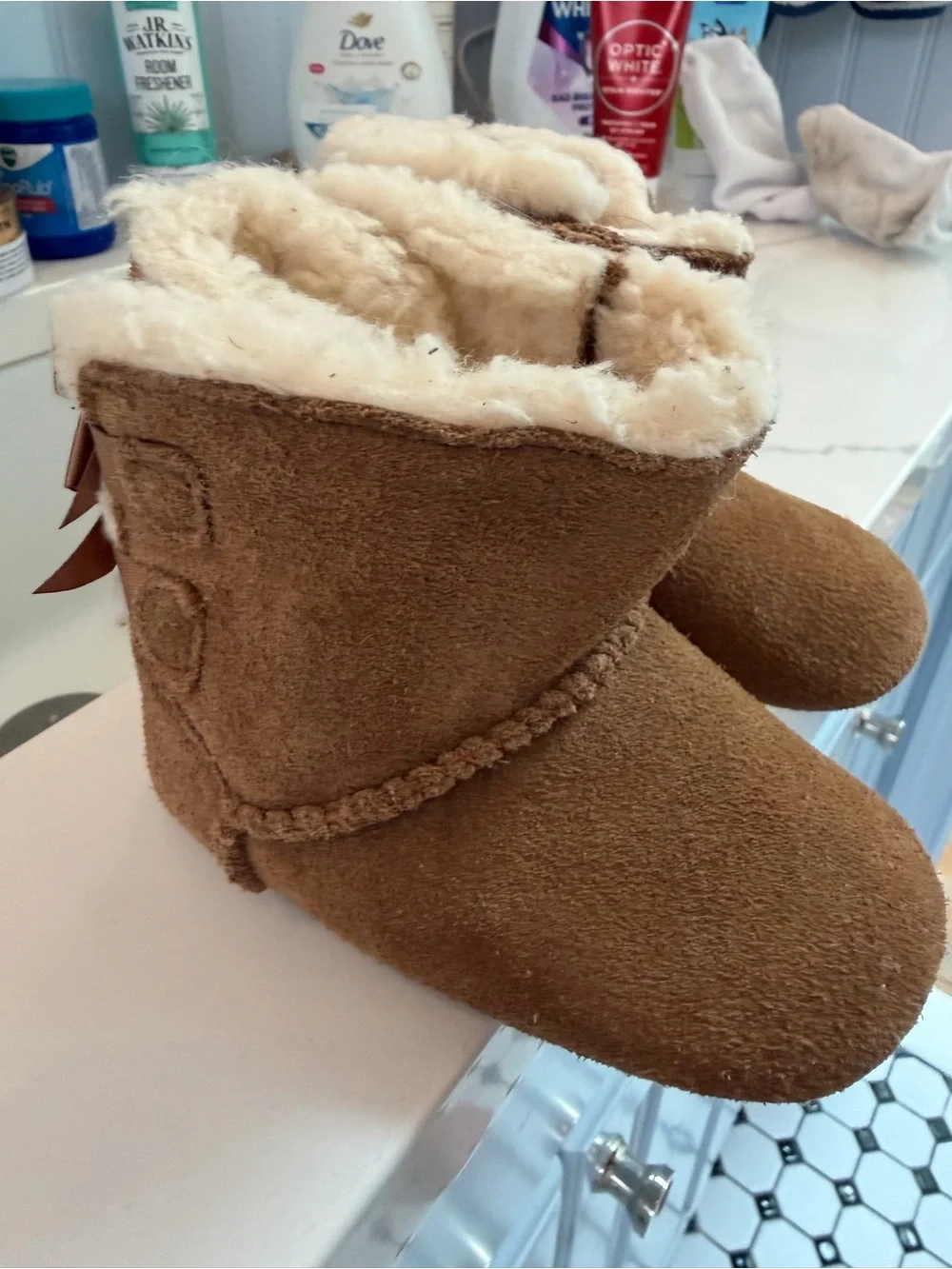 UGG Chestnut Suede Baby Booties with Satin Bows Size Baby 02/03